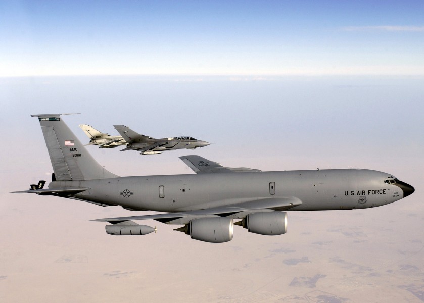 KC-135R, 2 RAF GR4 Tornadoes (2164973270)