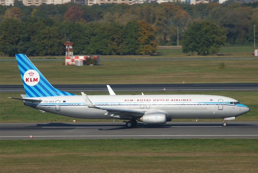 KLM Boeing 737-800; PH-BXA@TXL;18.10.2010 588bx (5095141296)