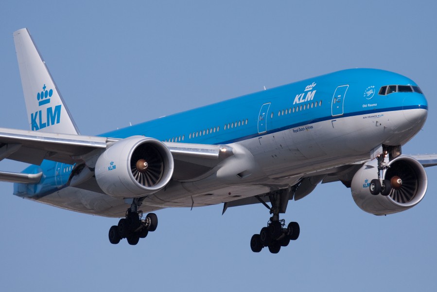 KLM Boeing 777-200ER Closeup PH-BQO YUL