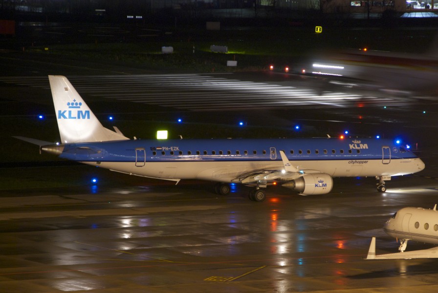 KLM Cityhopper Embraer ERJ190; PH-EZK@ZRH;26.11.2012 680ba (8224056958)