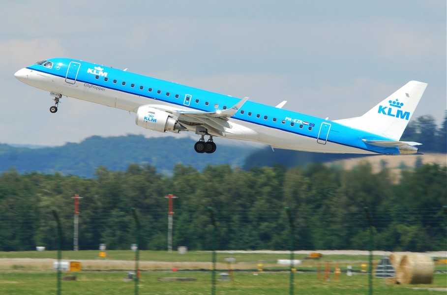 KLM Cityhopper Embraer ERJ190; PH-EZR@ZRH;02.07.2011 602bu (5897045461)