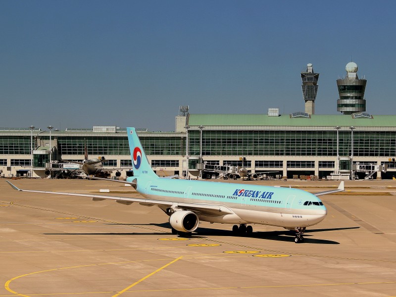 KOREAN AIR AIRBUS A330-300 AT SEOUL INCHEON AIRPORT SOUTH KOREA OCT 2012 (8196553942)