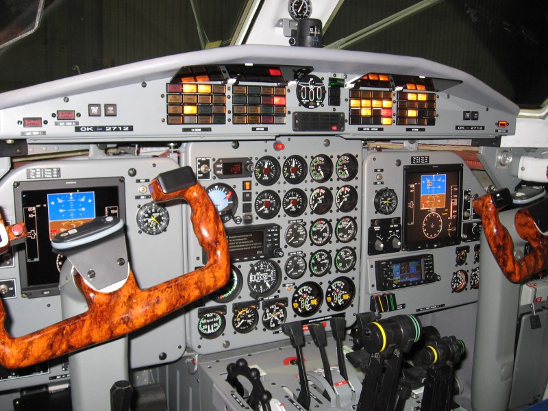 L410 UVP-E20 Cockpit