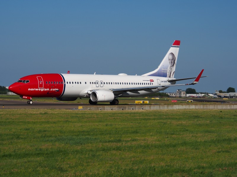 LN-DYW Norwegian Air Shuttle Boeing 737-8JP(WL) - cn 39010 taxiing 18july2013 pic-002