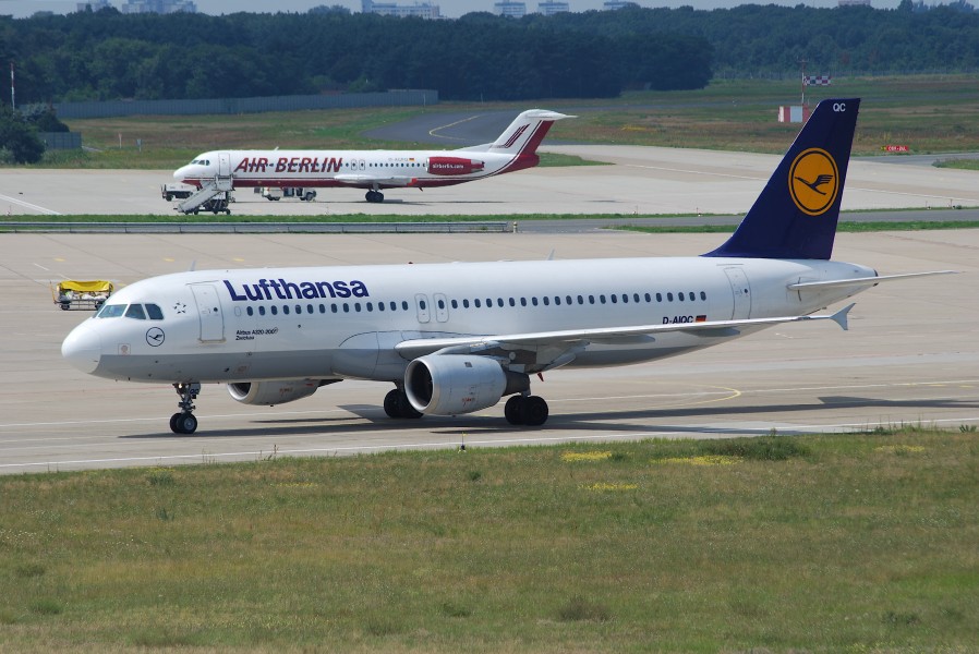 Lufthansa Airbus A320-211, D-AIQC@TXL,21.07.2007-480fy - Flickr - Aero Icarus