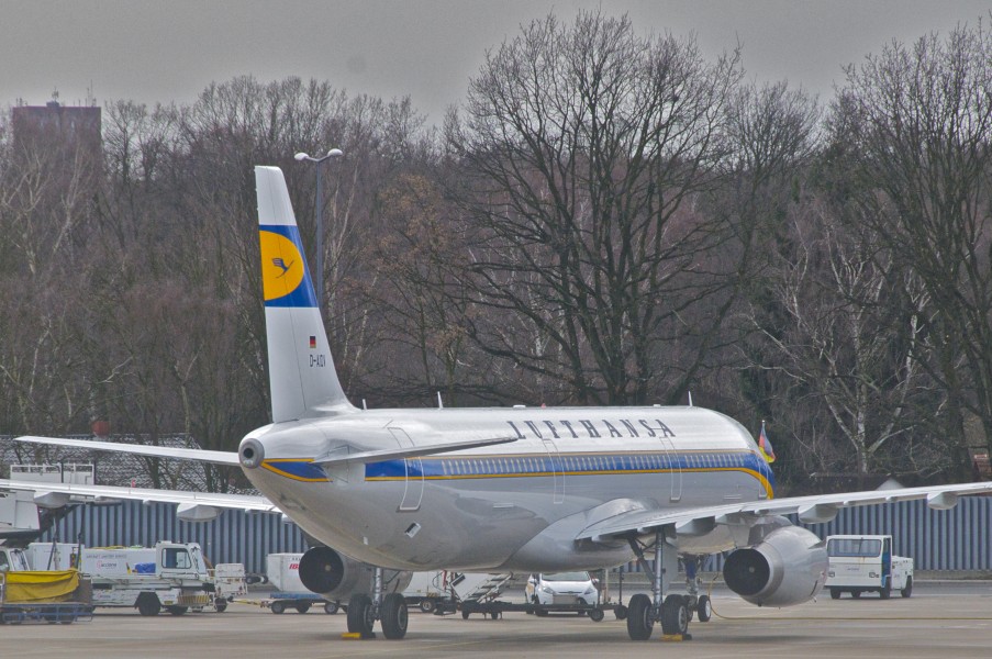 Lufthansa Airbus A321-231; D-AIDI@TXL;31.12.2012 685aa (8437271563)