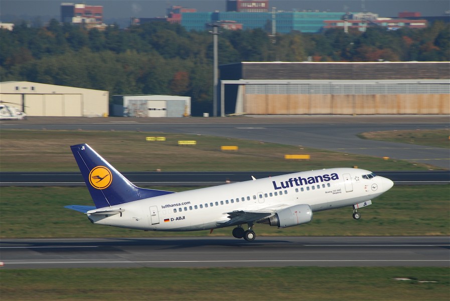 Lufthansa Boeing 737-500; D-ABJI@TXL;18.10.2010 588af (5094470487)