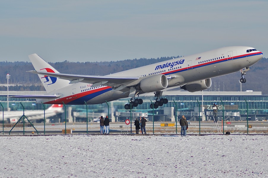 Malaysia Airlines Boeing 777-2H6ER, 9M-MRH@ZRH,28.01.2007-449bc - Flickr - Aero Icarus