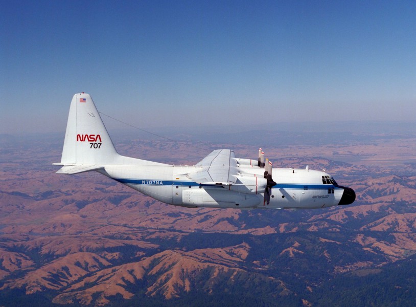 NASA NC-130B N707NA in flight (AC91-0367-24)