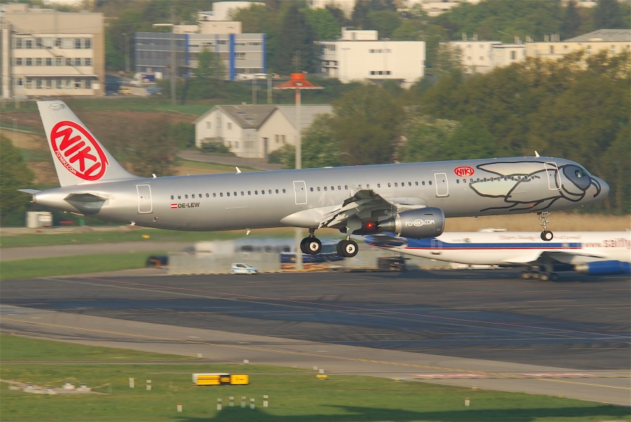 Niki Airbus A321-211; OE-LEW@ZRH;16.04.2011 595dd (5629438966)