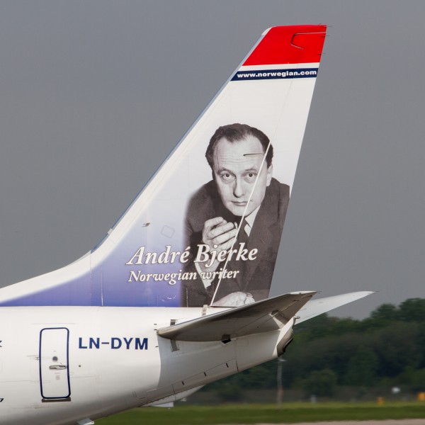 Norwegian Air Shuttle LN-DYM 