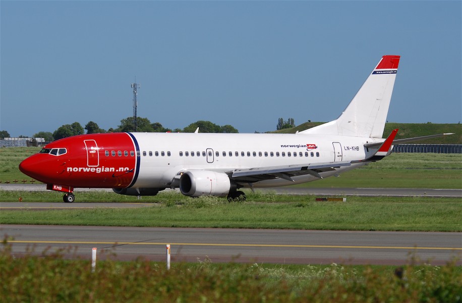Norwegian Boeing 737-300; LN-KHB@CPH;03.06.2010 574el (4688451246) (2)
