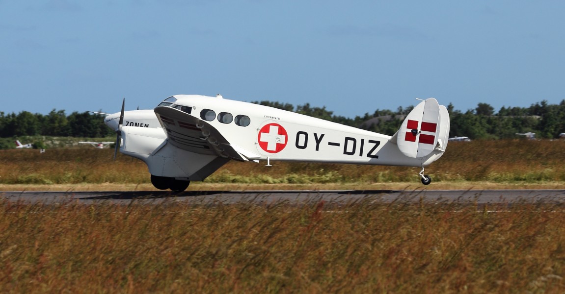 OY-DIZ SAI KZ IV landing Danish Air Show 2014-06-23