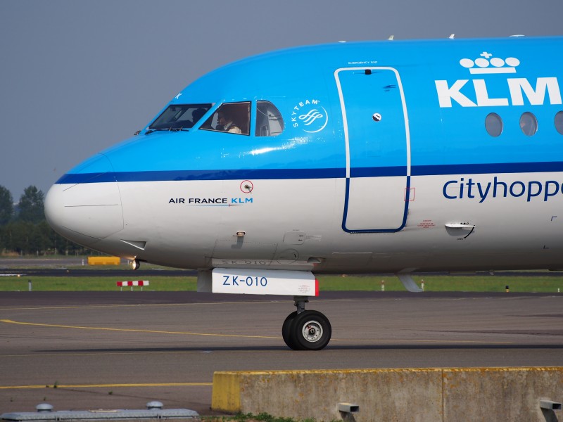 PH-KZK KLM Cityhopper Fokker F70 - cn 11581 taxiing, 25august2013 pic-2