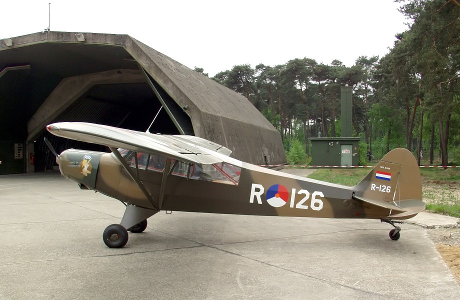 Piper L-21B Super Cub (R-126)