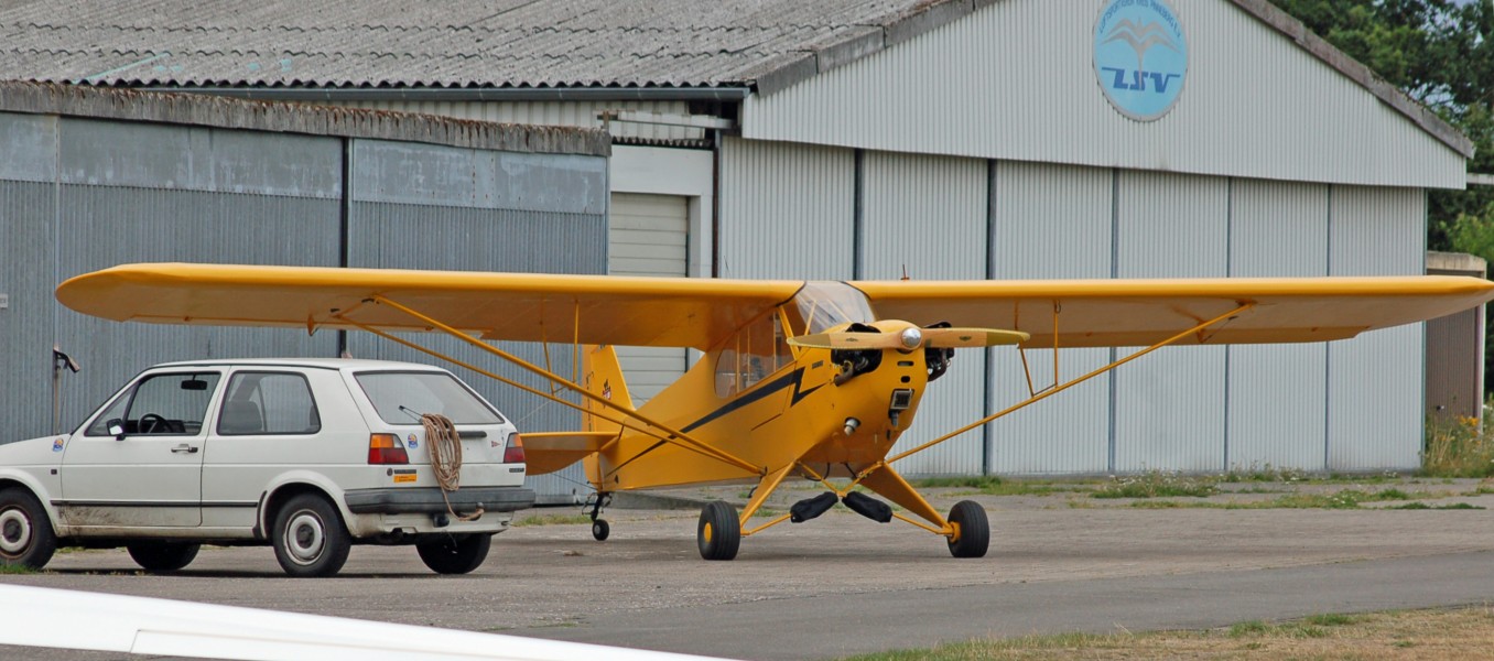 Piper PA-18 (Yellow) 02