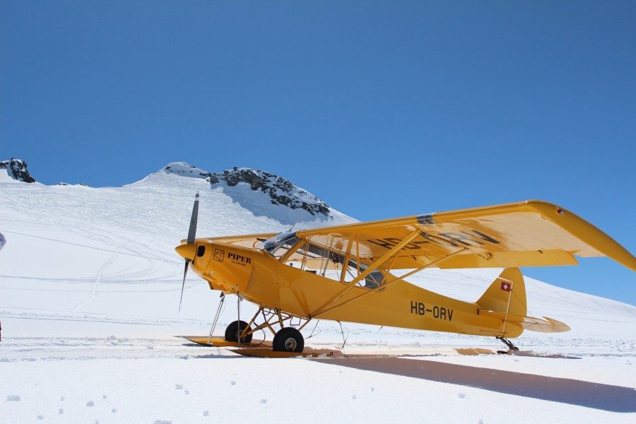 Piper PA-18 on snow
