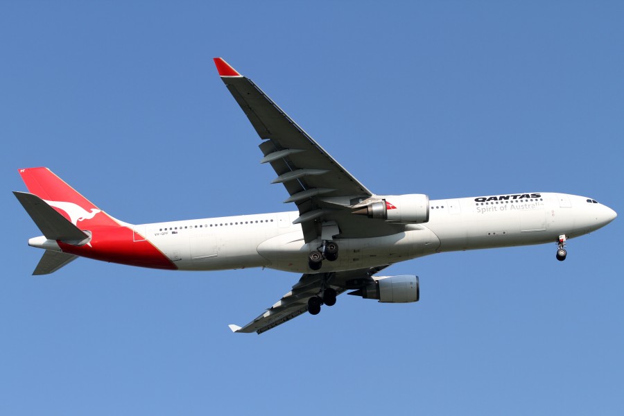 Qantas A330-300(VH-QPF) (4995762735)