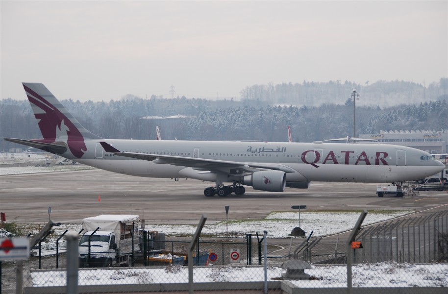 Qatar Airways Airbus A330-300; A7-AEA@ZRH;28.11.2010 589bx (5217524722)