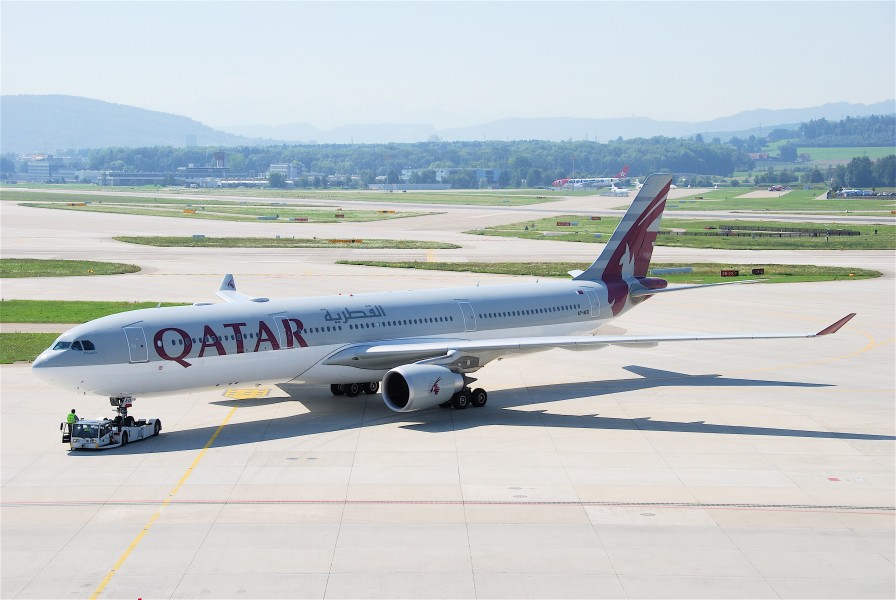 Qatar Airways Airbus A330-300; A7-AEO@ZRH;20.08.2009 551cu (4327942088)
