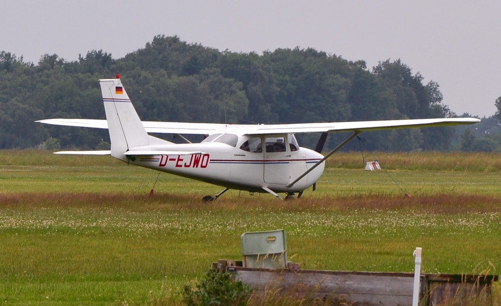 Reims-Cessna F172 Skyhawk (D-EJWO) 01