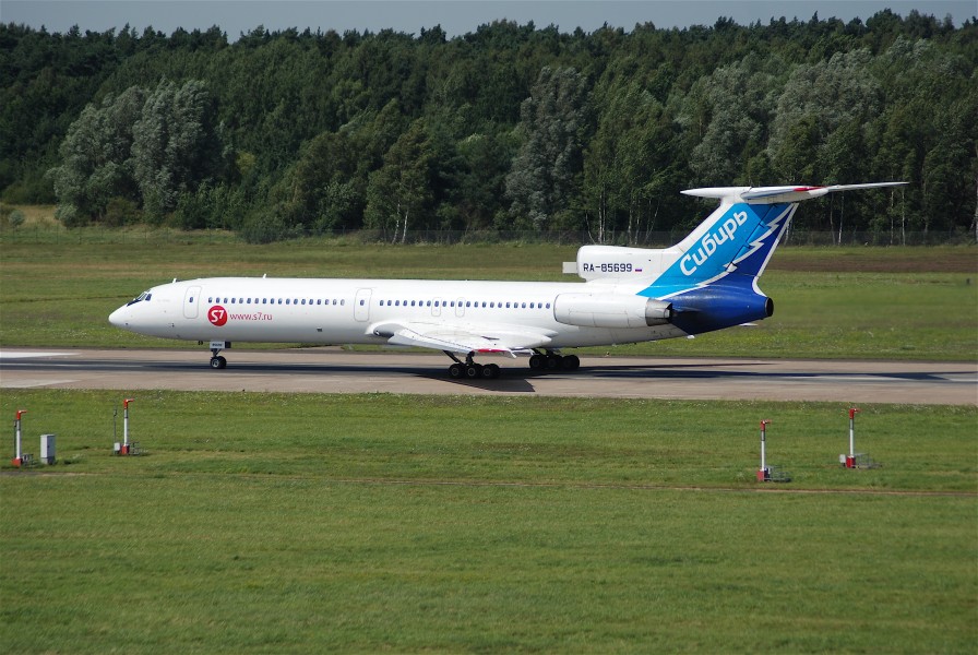 S7 Airlines Tupolev 154,RA-85699@HAJ,27.07.2007-481hu - Flickr - Aero Icarus