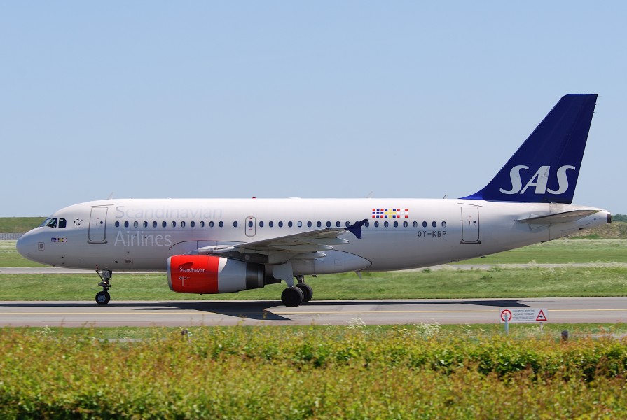 Scandinavian Airlines Airbus A319; OY-KBP@CPH;03.06.2010 574by (4688615636) (2)