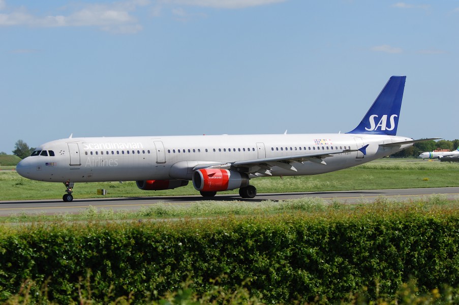 Scandinavian Airlines Airbus A321; OY-KBH@CPH;03.06.2010 574ex (4688465740) (2)
