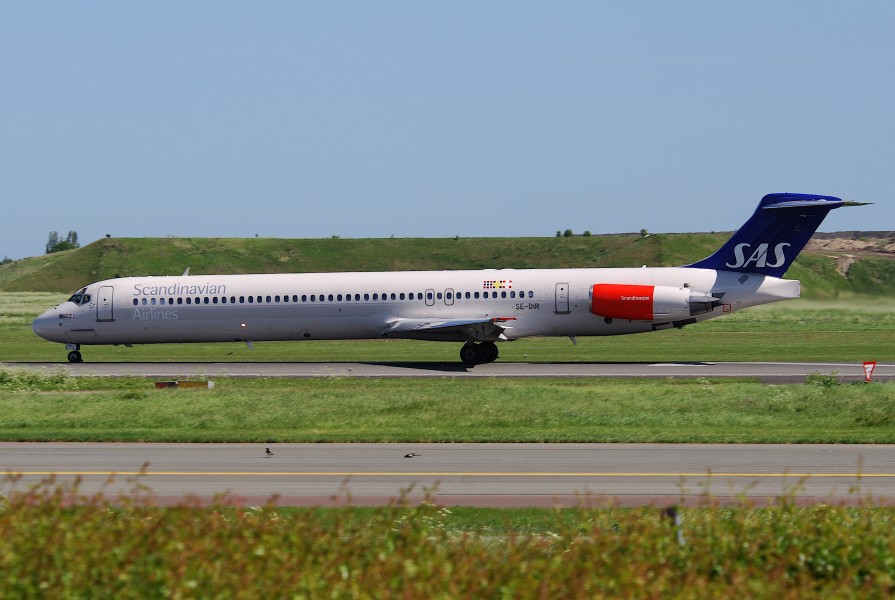 Scandinavian Airlines MD-81; SE-DIR@CPH;03.06.2010 574dl (4688025639) (2)