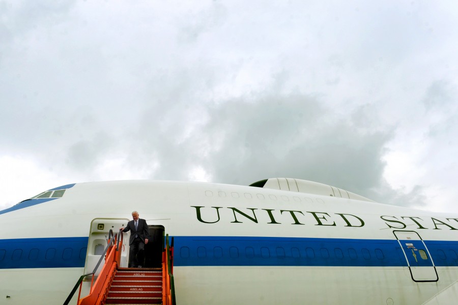 Secretary Gates arrives in Brussels 20110608