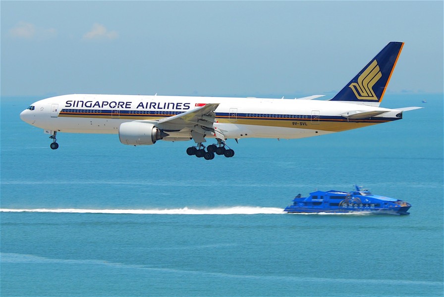 Singapore Airlines Boeing 777-212ER; 9V-SVL@HKG;04.08.2011 615eq (6207760644)