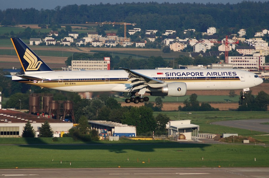 Singapore Airlines Boeing 777-300, 9V-SWA@ZRH,05.08.2007-485dq - Flickr - Aero Icarus