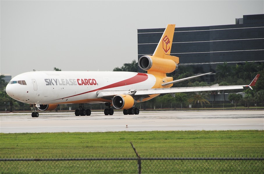 SkyLease Cargo MD-11F; N952AR@MIA;17.10.2011 626bx (6446696241)