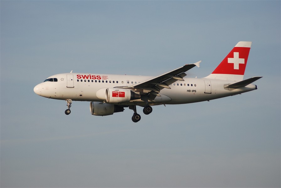 Swiss Airbus A319-112, HB-IPS@ZRH,01.10.2007-489eg - Flickr - Aero Icarus