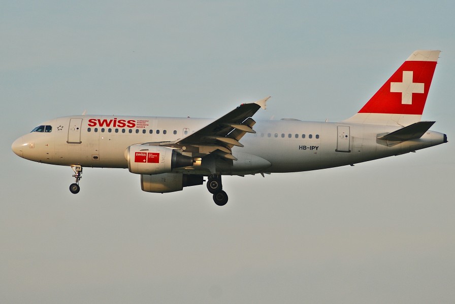 Swiss Airbus A319-112, HB-IPY@ZRH,01.10.2007-489cx - Flickr - Aero Icarus