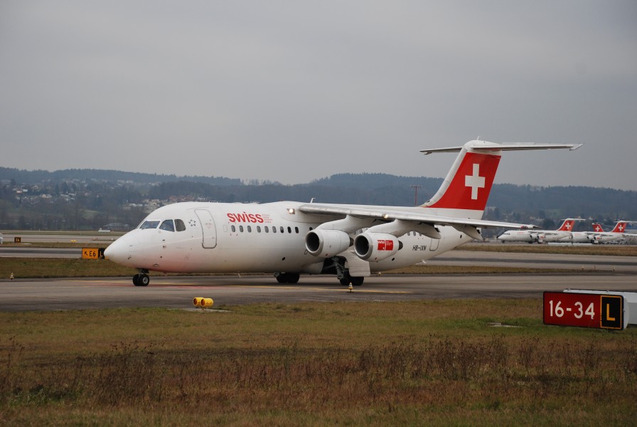Swiss Avro RJ 100, HB-IXN@ZRH,22.12.2006-442gl - Flickr - Aero Icarus