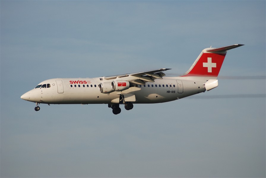 Swiss Avro RJ 100, HB-IXS@ZRH,01.10.2007-489er - Flickr - Aero Icarus