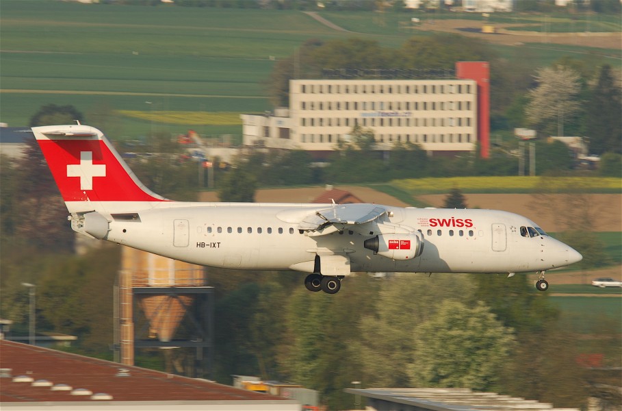 Swiss Avro RJ 100; HB-IXT@ZRH;16.04.2011 595cy (5628854867)