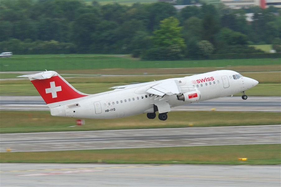Swiss Avro RJ 100; HB-IYQ@ZRH;27.05.2011 598dw (5775308328)