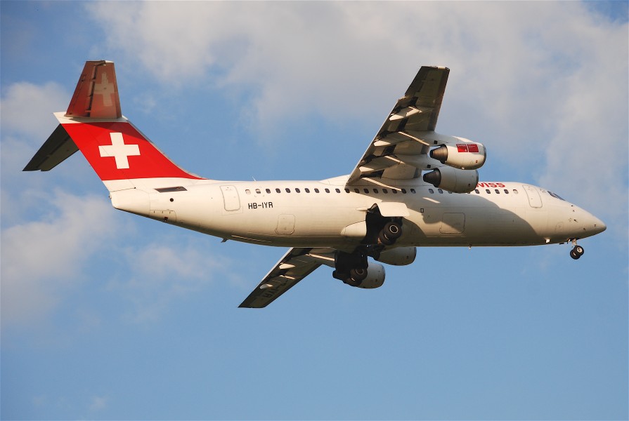 Swiss Avro RJ 100; HB-IYR@ZRH;30.06.2011 601cp (5897416770)