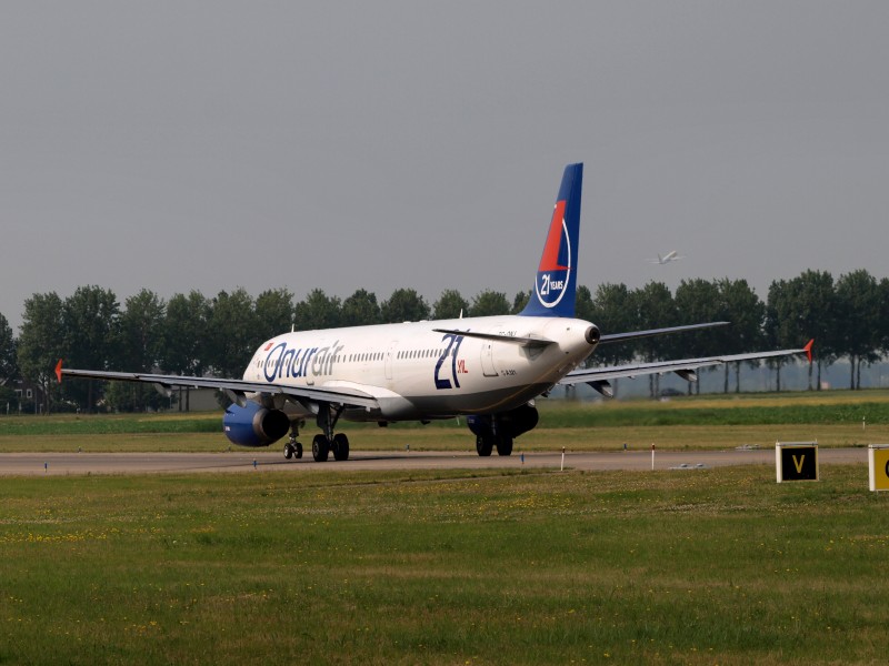 TC-ONJ Onur Air Airbus A321-131 - cn 385 taxiing 14july2013 pic-002