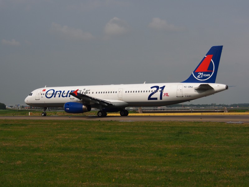 TC-ONJ Onur Air Airbus A321-131 - cn 385 taxiing 14july2013 pic-005