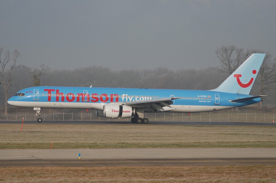 Thomsonfly Boeing 757-204; G-BYAR@GVA;30.12.2006 445de (7393452982)