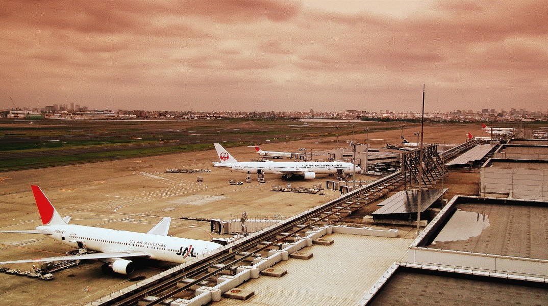 TOKYO HANEDA AIRPORT VIEW FROM DOMESTIC TERMINAL 2 OBSERVATION DECK JAPAN JUNE 2012 (7525829376)