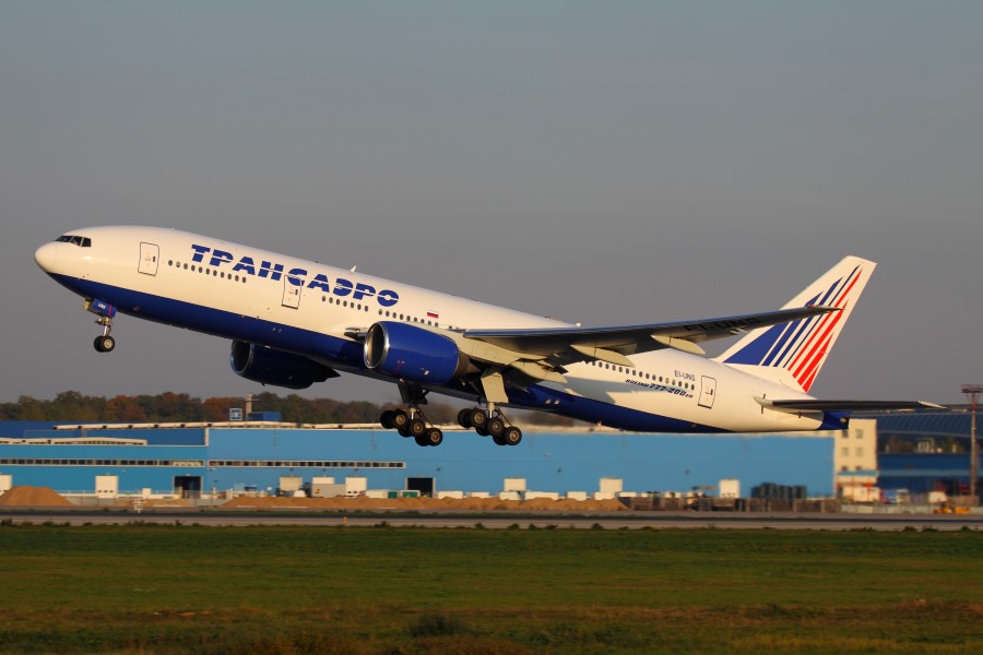 Transaero 777 EI-UNS @DME 05-Oct-2010 Kustov