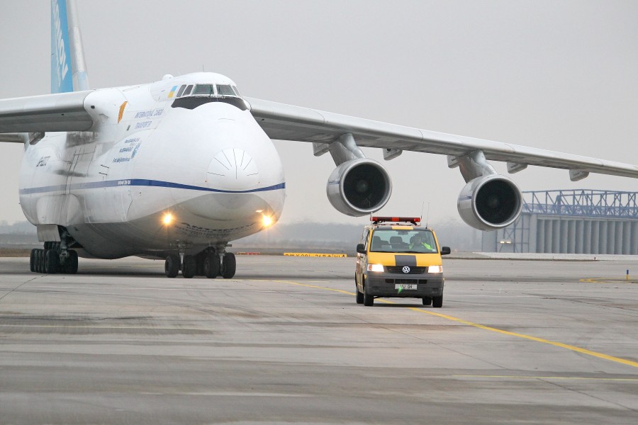 Transport von Großgerät nach Afghanistan - An-124