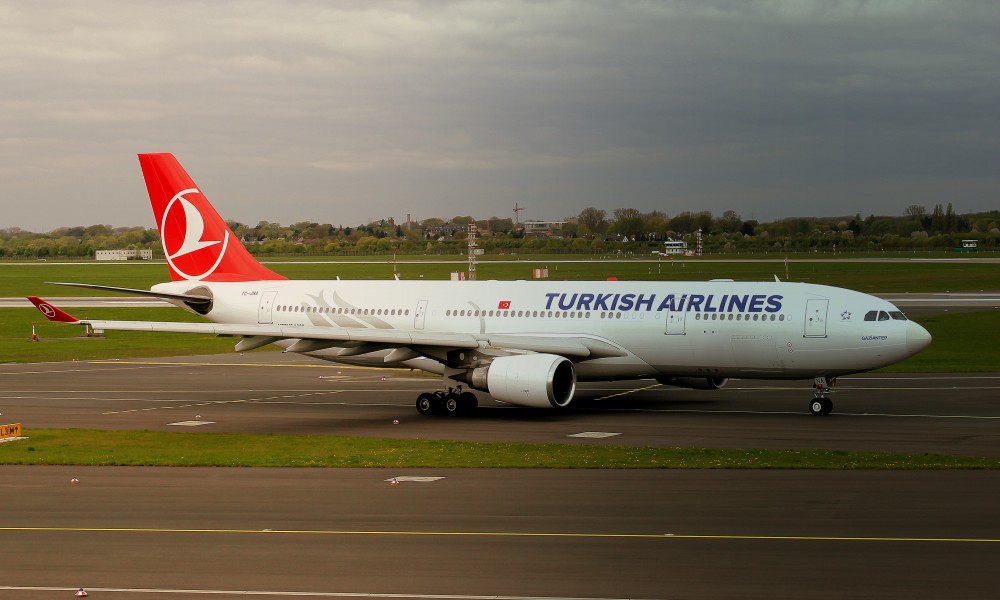 TURKISH AIRLINES AIRBUS A330-200 AT DUSSELDOF FLUGHAFEN GERMANY APRIL 2013 (8696099120)