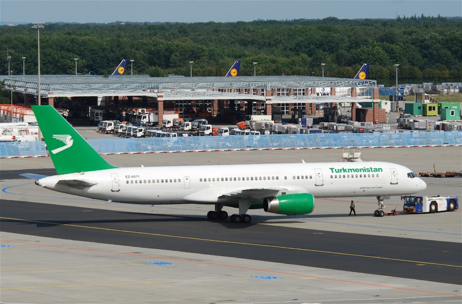 Turkmenistan Airlines Boeing 757-22K; EZ-A011@FRA;16.07.2011 609ls (6190604550)