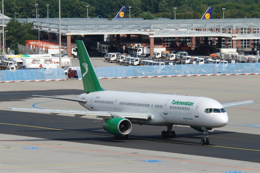 Turkmenistan Airlines Boeing 757-22K; EZ-A011@FRA;16.07.2011 609lu (6190089801)