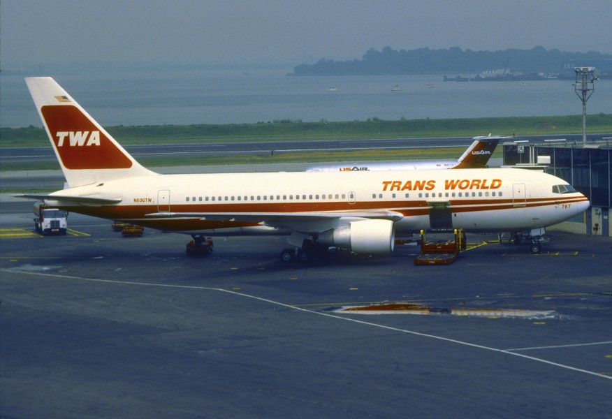 TWA Boeing 767-231; N606TW@LGA, June 1984 DSU (5163680123)